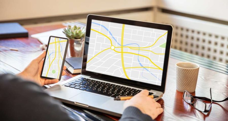 Map,Online,,Gps,,Navigation,Concept.,Man,Holding,A,Mobile,Phone