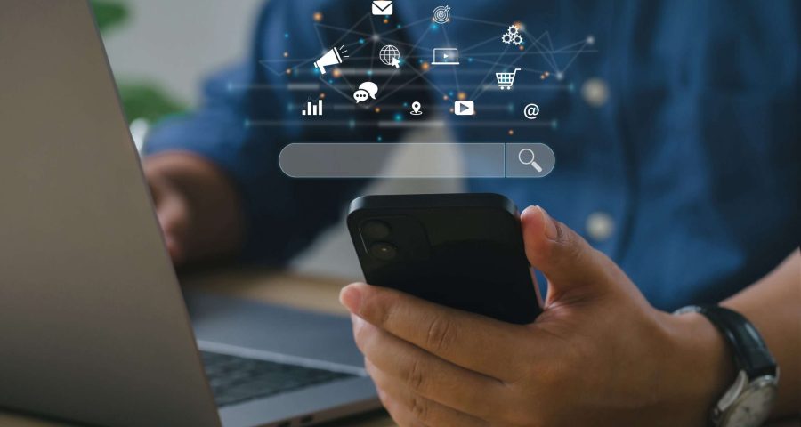 Seo,Concept.,Businessmen,Use,Smartphones,With,Laptops.,Seo,Icon,For