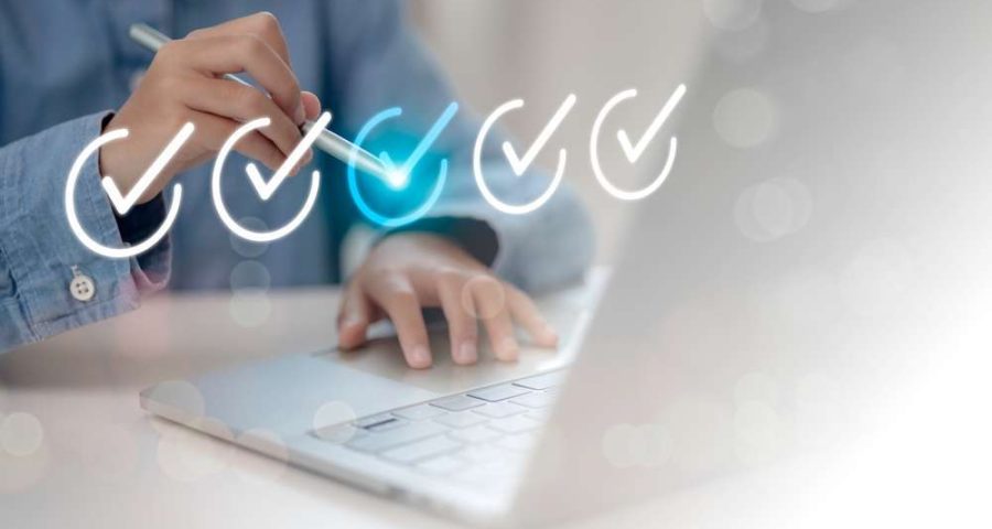 Businesswomen,Tick,Mark,An,Assessment,,Questionnaire,,Evaluation,,Online,Survey,Online